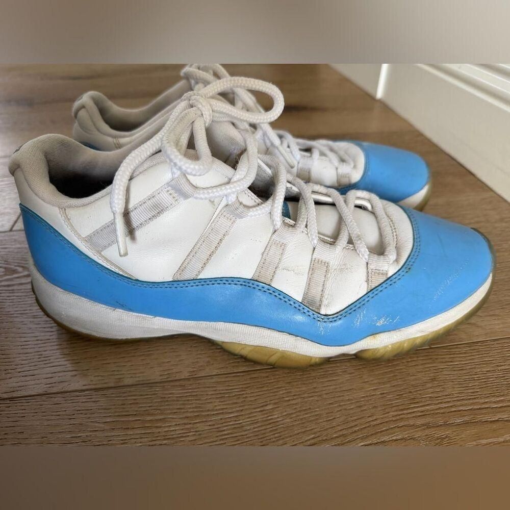 Nike Men's White and Blue Trainers